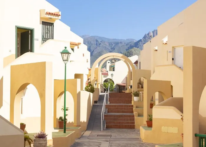 Home2book Stylish Fanabe, Bbq Terrace & Pool 公寓